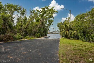 Building Photo - 12630 Panasoffkee Dr
