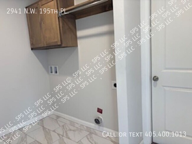 Foto del edificio - 2941 NW 195th St