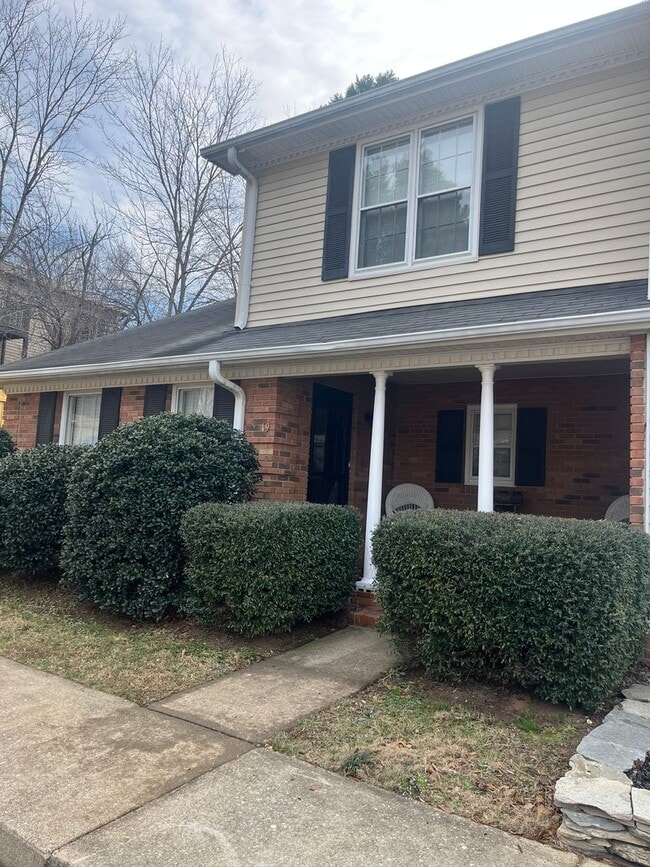 Building Photo - 19 Somersett Dr