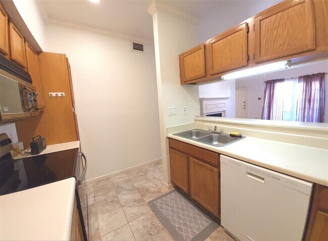 Building Photo - 2121 El Paseo St