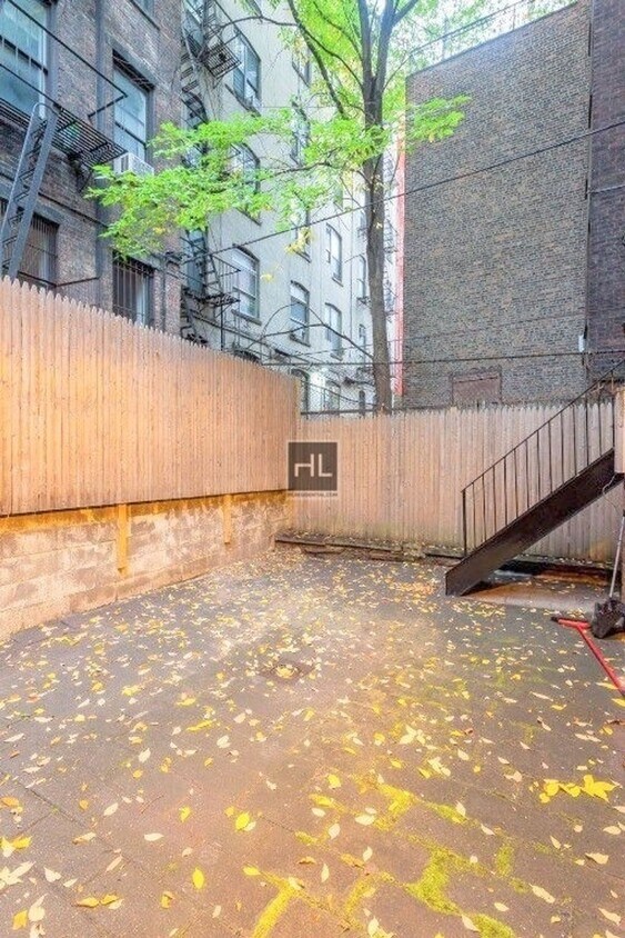 Foto del edificio - E 10TH ST.