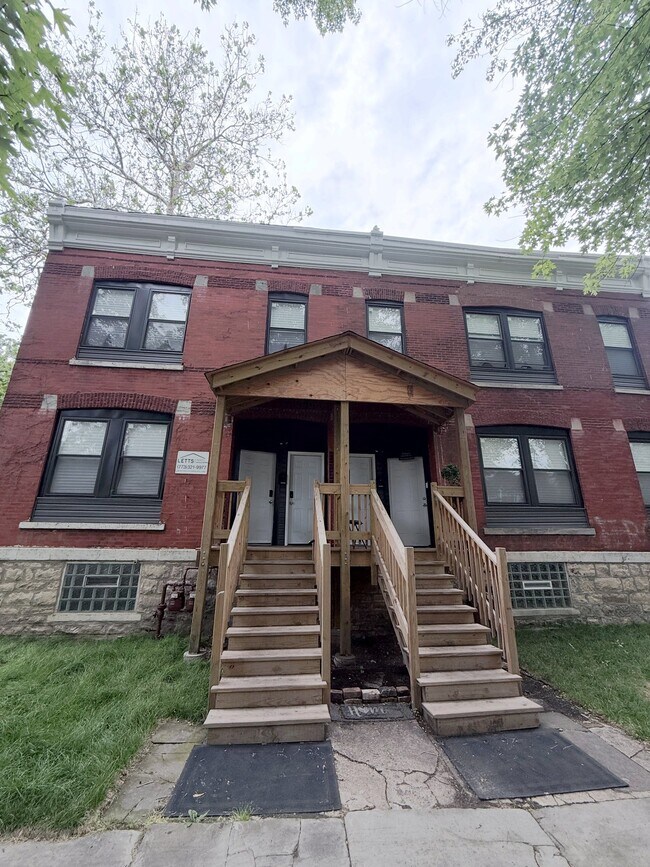 Building Photo - 7216 S Perry Ave