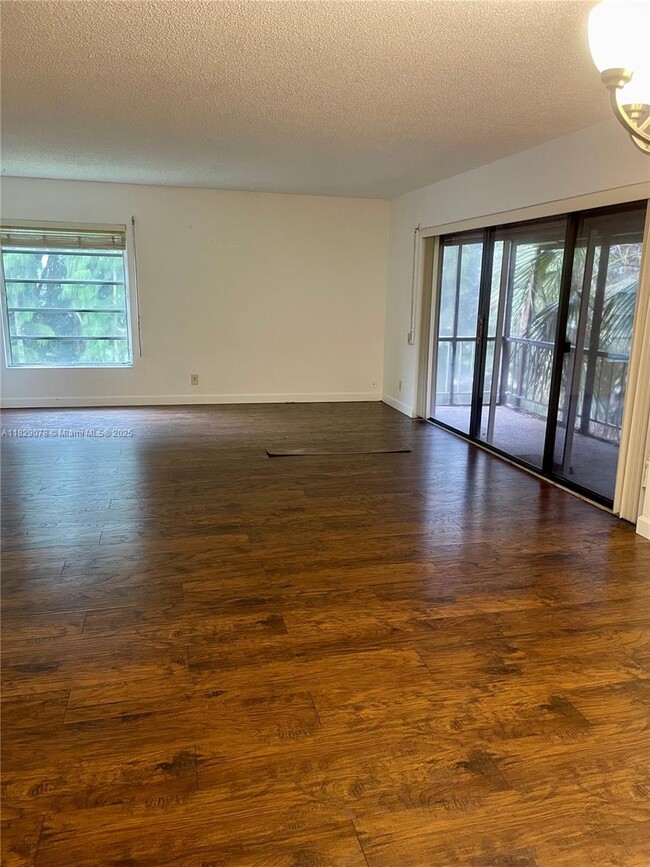 Building Photo - 430 Commodore Dr