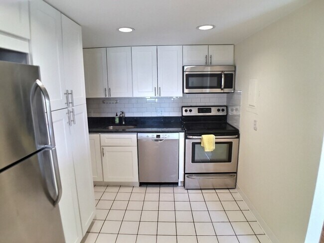 Foto del edificio - 1247 Beacon St