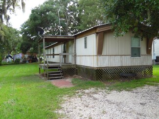 Building Photo - 214 Lake Dr
