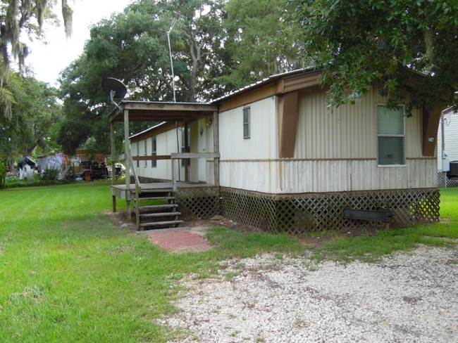 Building Photo - 214 Lake Dr