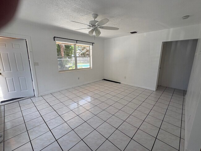 Foto del edificio - 231 SW 8th St