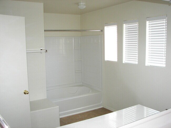 Foto del edificio - THE GARDENS SUBDIVISION