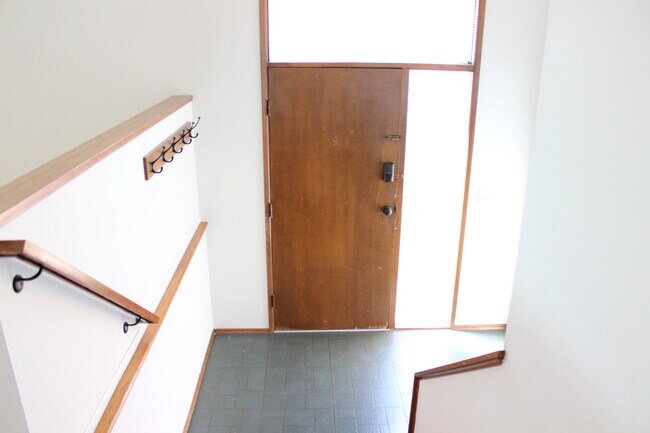 Foto del edificio - 9042 SW Monterey Pl