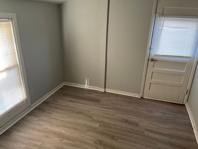 Foto del edificio - 4 br, 1 bath House - 4216 SE 25th St.