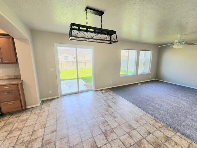 Foto del edificio - Very clean and newly renovated 4 bdrm, 2.5...