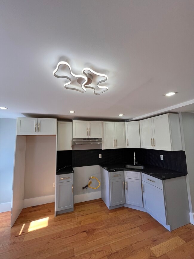 Building Photo - 51 Seidler St