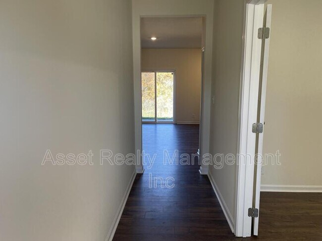 Building Photo - 6092 Bayonet Ln