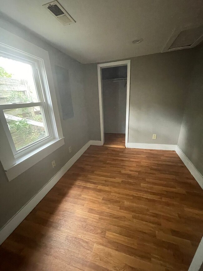 Foto del edificio - Cozy 2 Bedroom Home for Rent with Fenced Y...