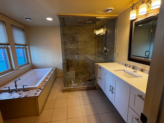 Building Photo - 27 N Main St