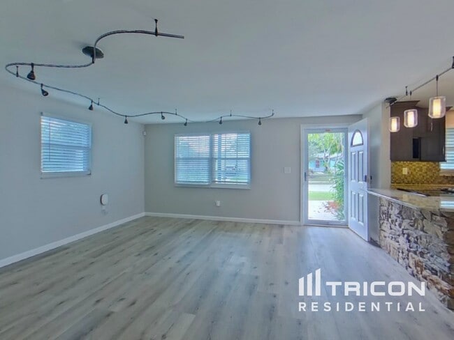 Building Photo - 1619 Stone Creek Dr