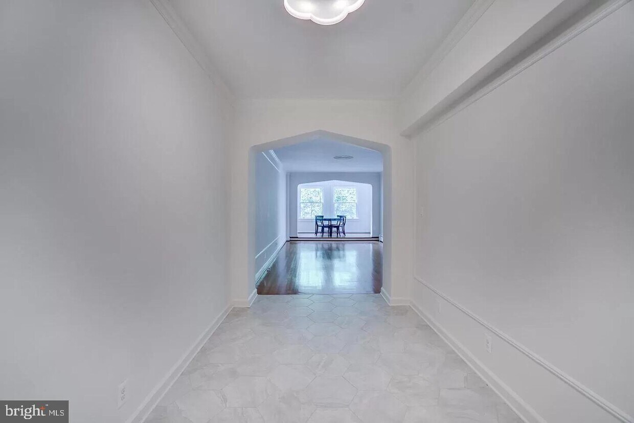 Foto principal - 2737 Devonshire Pl NW