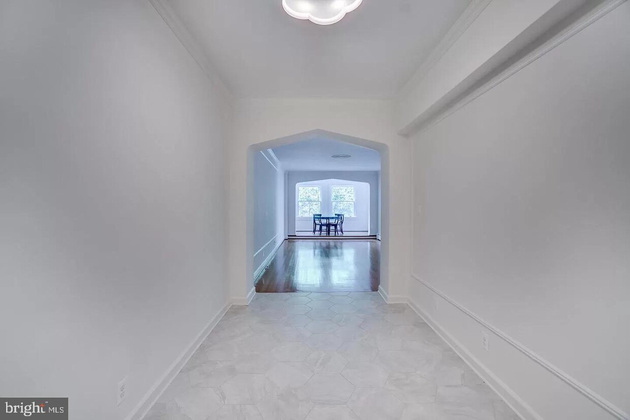 Primary Photo - 2737 Devonshire Pl NW