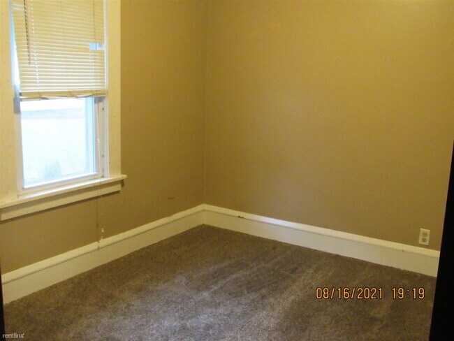 Building Photo - 2 br, 1 bath House - 406 Adams St