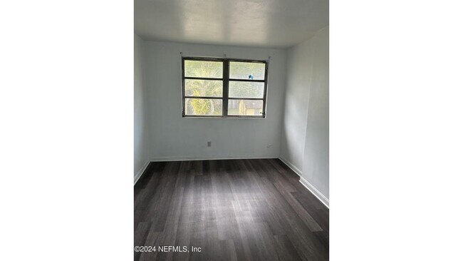 Foto del edificio - 1265 W 26th St