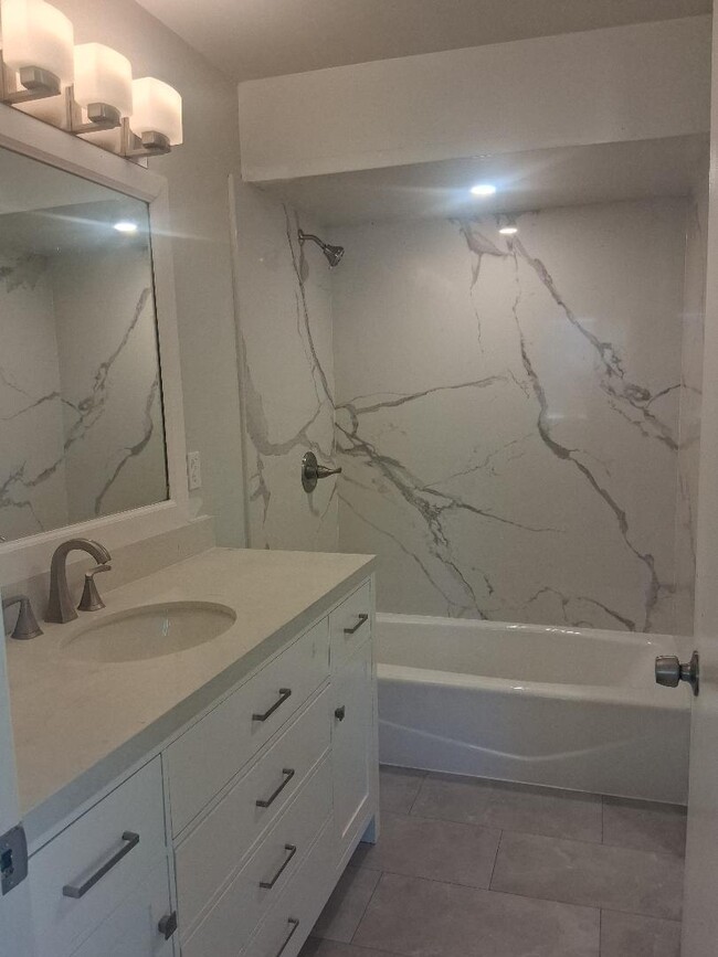 Building Photo - 1317 Chanticleer Ave