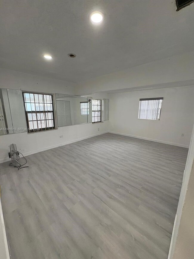 Building Photo - 2531 NW 88th St