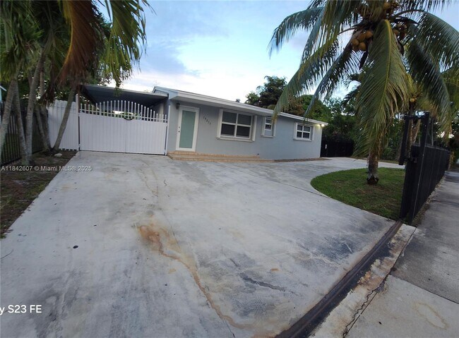 Foto del edificio - 19015 NW 44th Ct