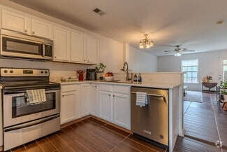 Building Photo - 2305 S Greenwood Dr