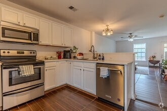 Building Photo - 2305 S Greenwood Dr