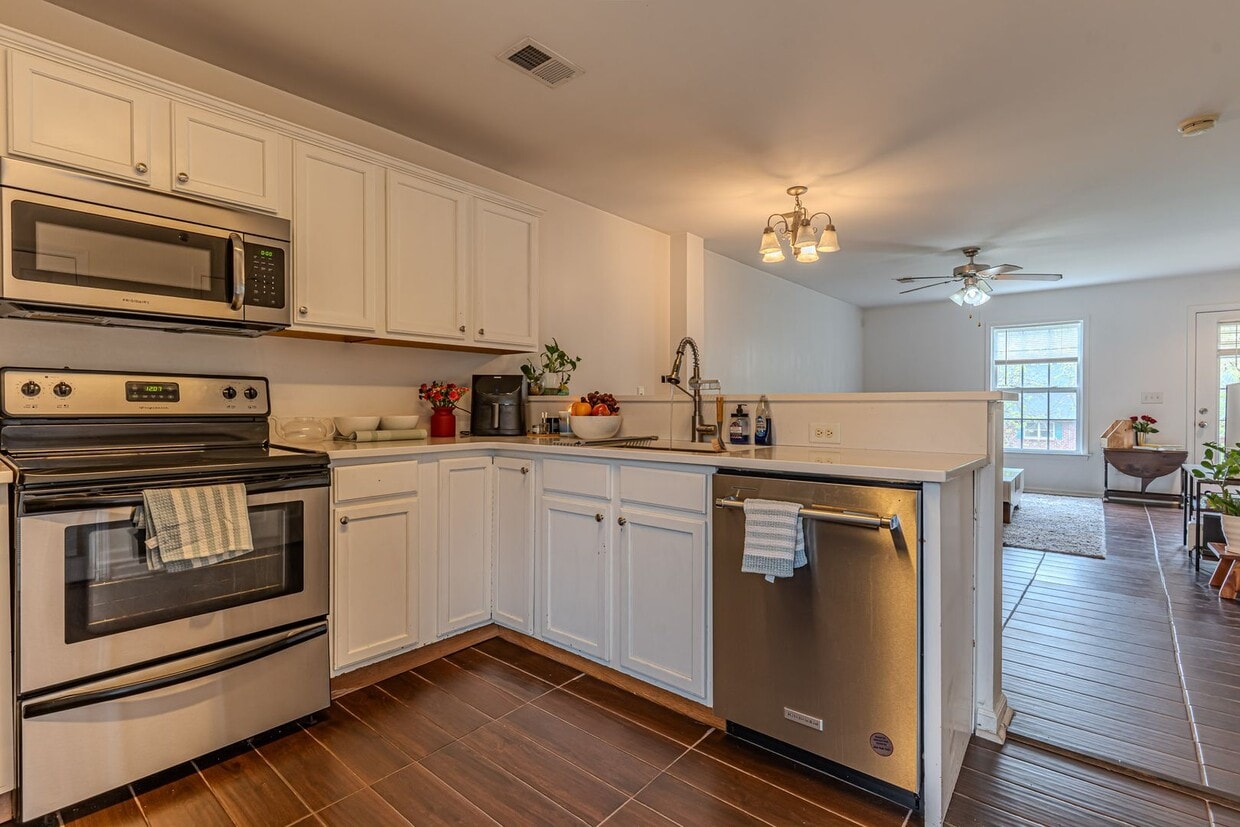 Primary Photo - 2 bedroom near ETSU and JCMC