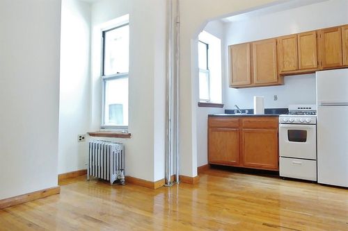 Building Photo - 328 E 66th St