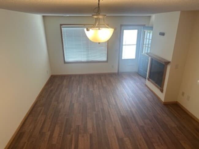 Building Photo - Newer carpeting/flooring and recently painted throughout *2Bed*1.5 Bath townhome in Apple Valley ...
