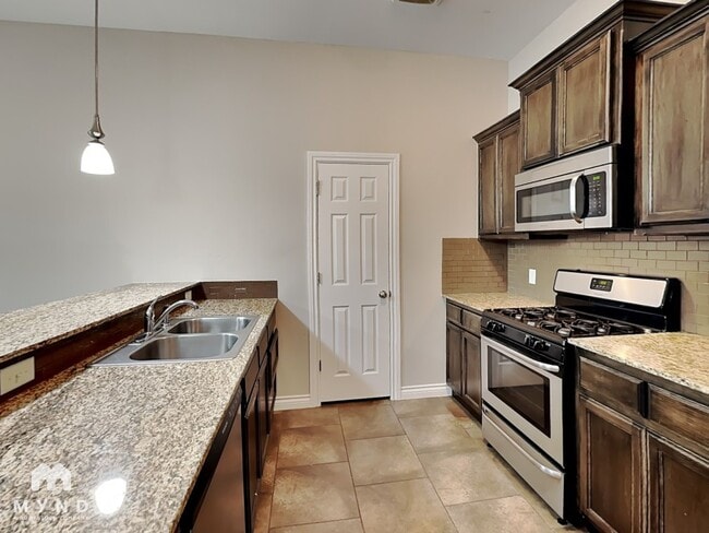 Building Photo - 1007 Merlin Dr