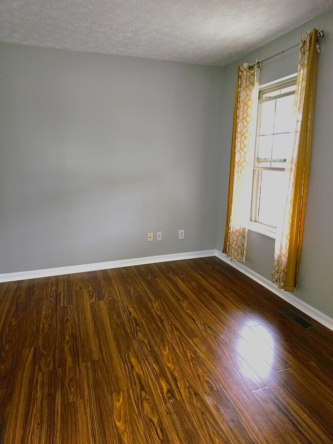 Building Photo - 20 Andover Dr