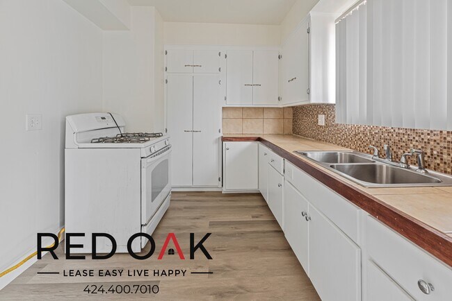 Foto del edificio - ~2 Months FREE~ Lovely One Bedroom with St...