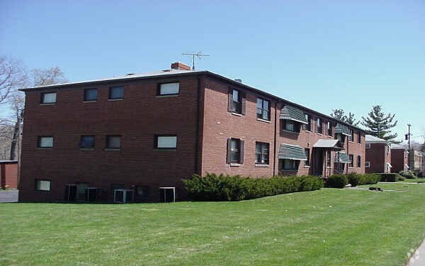 Primary Photo - 885 S Green Rd
