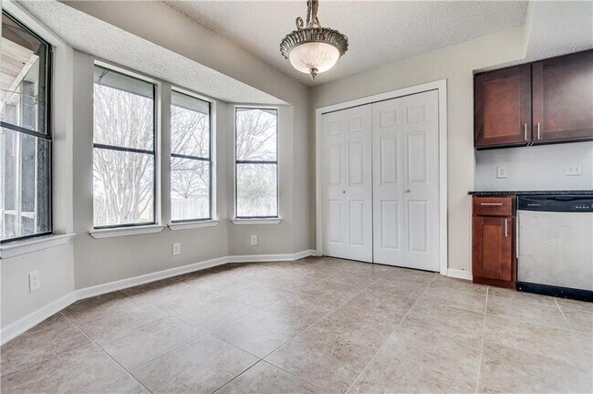 Building Photo - 1803 Yaupon Trail