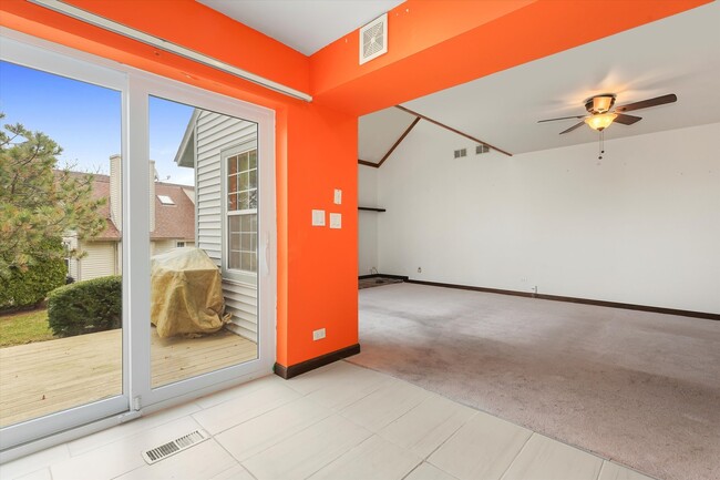 Building Photo - 2 Bedroom Townhouse For Rent