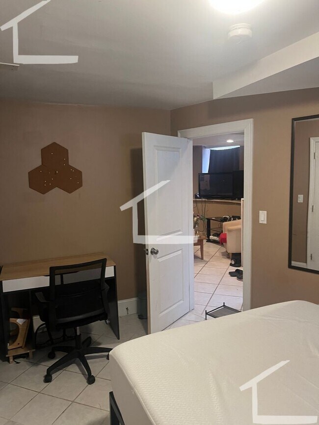 Foto del edificio - HOT ALLSTON LISTING!!!!