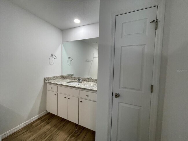 Foto del edificio - 321 Daisy Ln