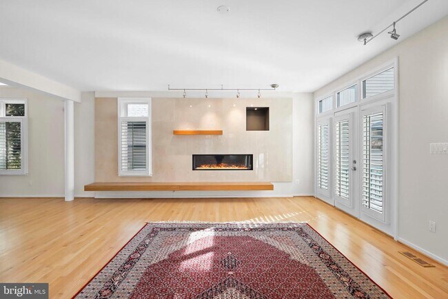 Foto del edificio - 1460 Waterfront Rd