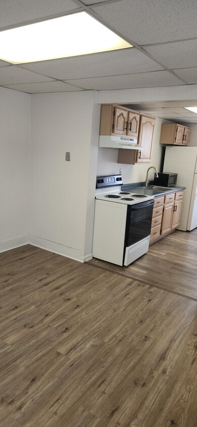 Building Photo - 201 Clay St