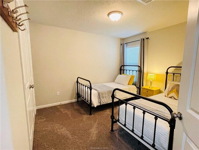 Foto del edificio - 2103 Dumfries Dr