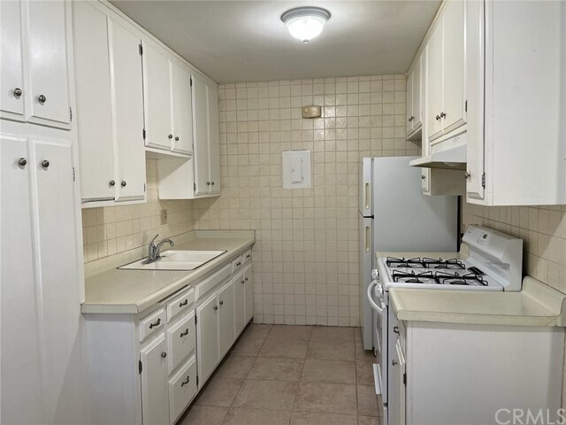 Foto del edificio - 150 E Lakeshore Dr