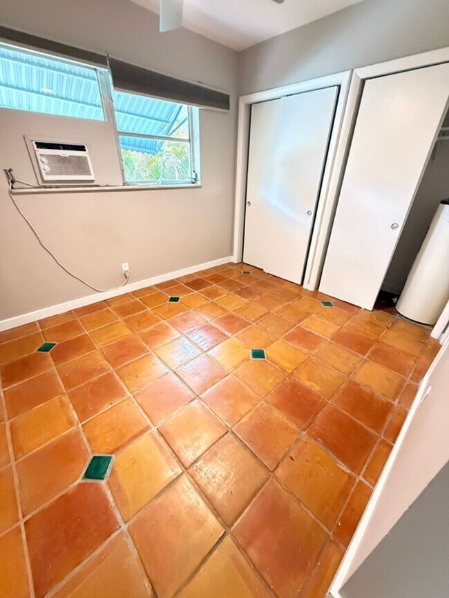 Foto del edificio - 1151 - 1159 NE 18 STREET #1-5