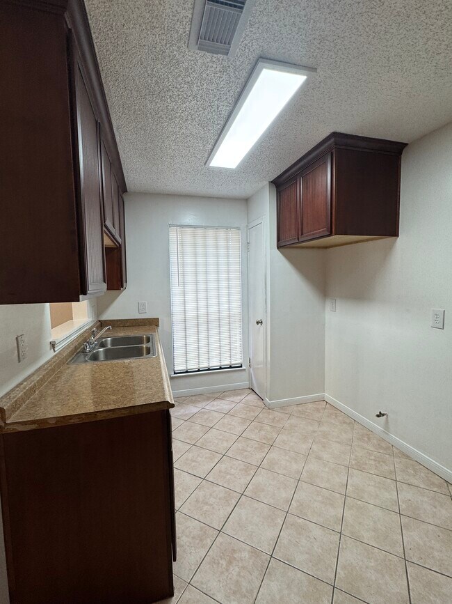 Foto del edificio - 11826 Roandale Dr