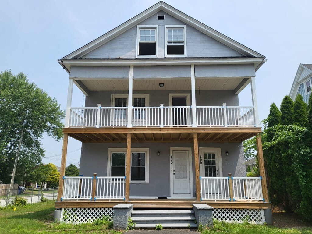 Primary Photo - 253 Oak St