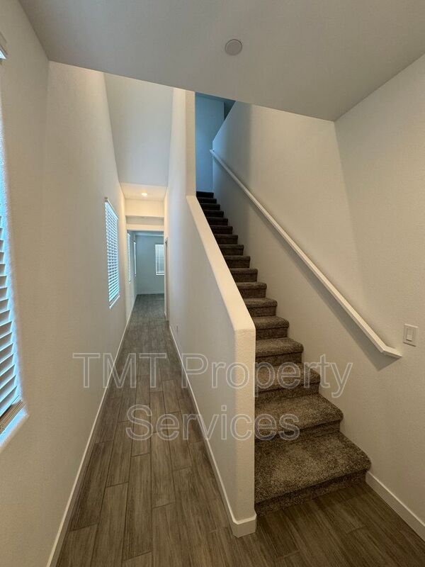 Foto del edificio - 867 Lake Park Cir