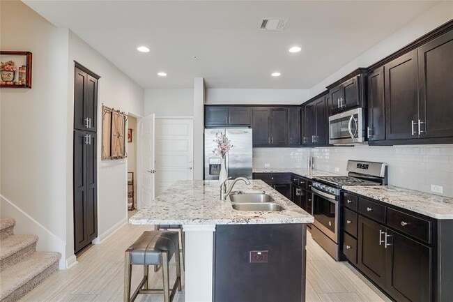 Foto del edificio - 13800 Lyndhurst St