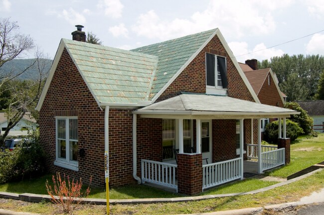 Foto del edificio - 306 N Jefferson Ave